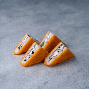 Онигирадзу с лососем