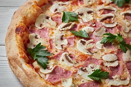 Ветчина и грибы