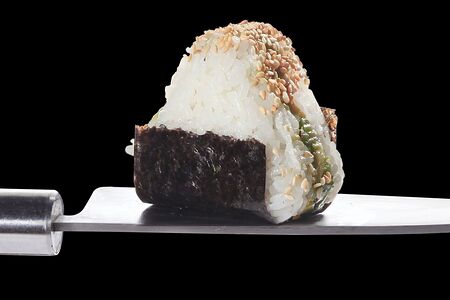 Онигири авокадо