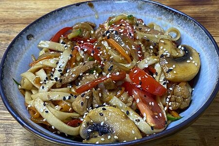 Удон со свининой