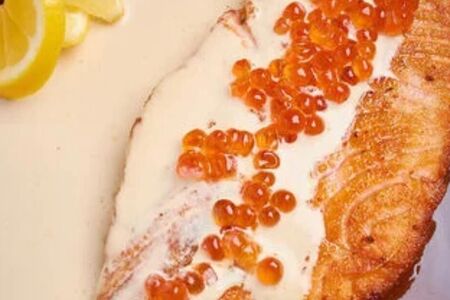 Семга в икорном соусе