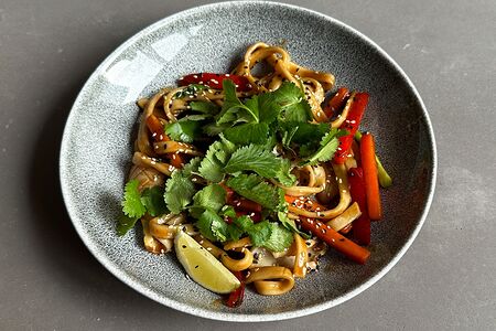 Лапша удон с кальмаром