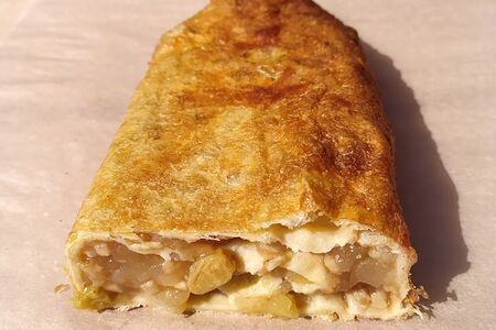 Штрудель с яблоком