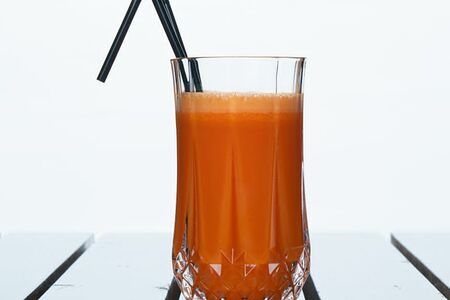 Свежевыжатый морковный сок