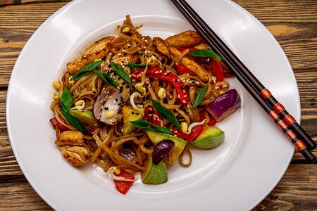 Удон с говядиной и овощами