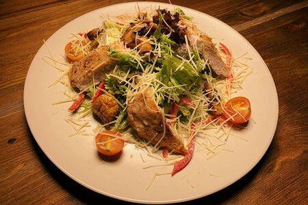 Микс-салат с индейкой гриль