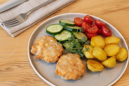 Рубленые котлетки с картофелем бейби