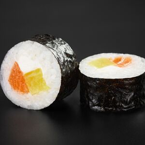 Ролл Хосо с Лососем и дайконом