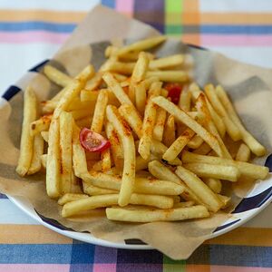 Картофель фри с сырным соусом