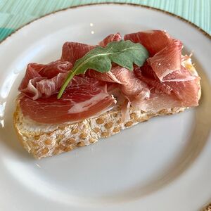 Брускетта Прошутто