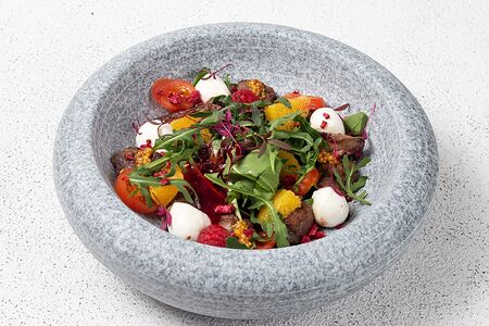 Теплый салат с куриной печенью