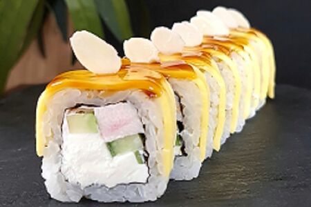 Ролл Teriyaki kuritsua с курицей и маасдамом