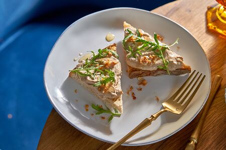 Брускетта с домашним паштетом из куриной печени