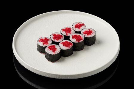 Маки ролл с икрой летучей рыбы