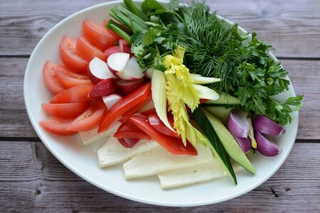 Овощи с зеленью и брынзой