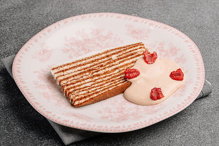 Медовик с муссом из вареной сгущенки