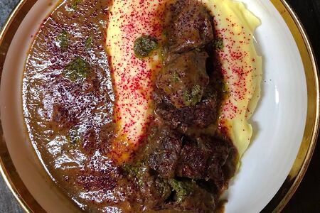 Нежные телячьи щечки с картофельным пюре