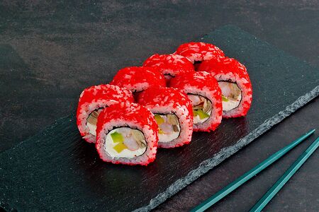 Калифорния с креветкой и авокадо