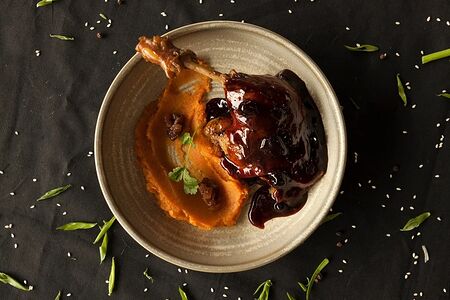 Утиная ножка с пюре из батата