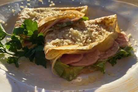 Блины с ветчиной и сыром