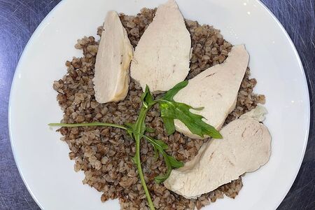 Гречка отварная с грудкой