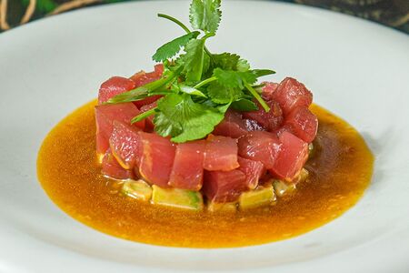 Тартар из тунца с авокадо