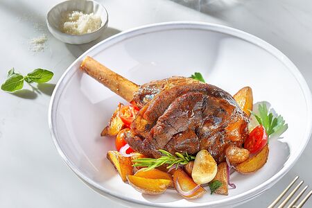 Запеченная ножка ягненка