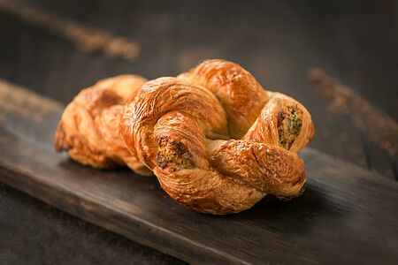 Слойка с брынзой и шпинатом