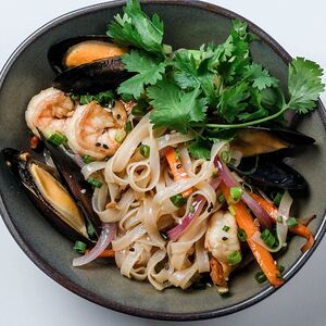 Лапша Том ям с морепродуктами