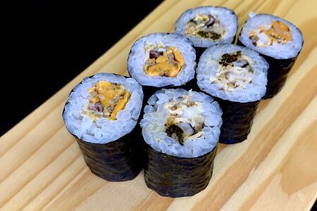 Ролл с мидиями классический