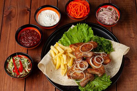 Бокс с шашлыком из куриных крыльев