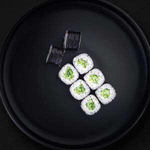 Хосомаки с огурцом