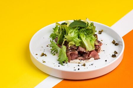 Ростбиф с соусом вителло тоннато