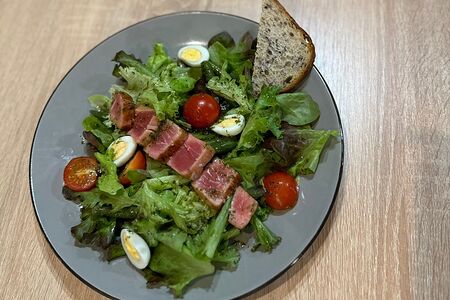 Салат с тунцом