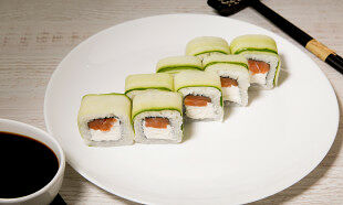 Ролл Феликс с лососем