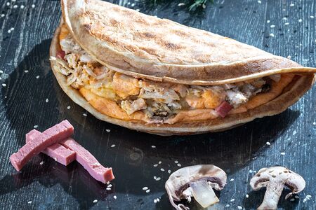 Закрытая пицца сборная