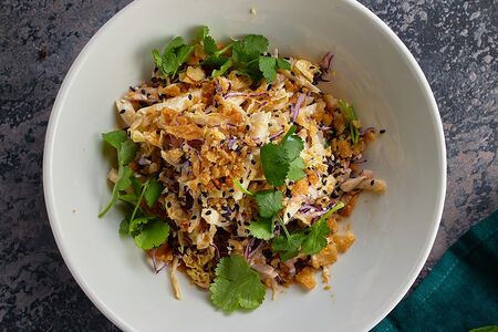 Паназиатский салат с курицей