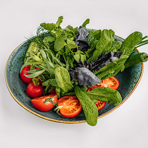 Свежие овощи с ароматной зеленью