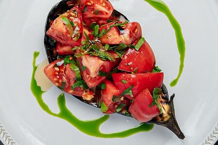 Баклажан и сезонные томаты