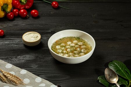 Суп с пельменями и сметаной