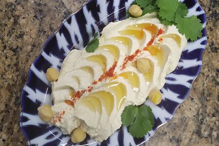 Хумус с тостами