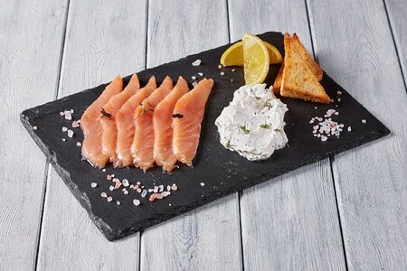 Лосось слабосолёный домашнего посола