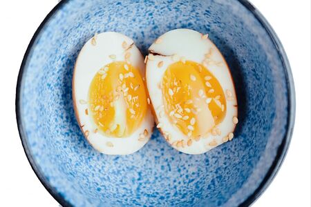 Яйцо маринованное