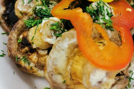 Грибы на мангале под соусом