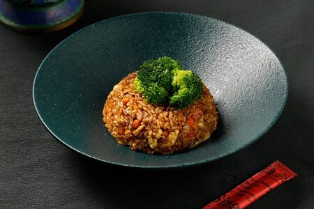 Рис с овощами и яйцом в трюфельном соусе