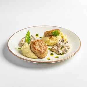 Котлеты из птицы с картофельным пюре