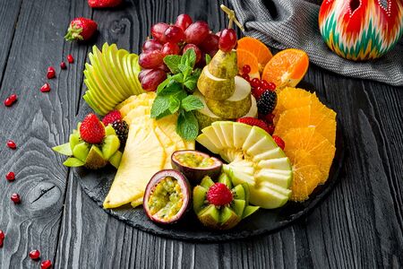 Фруктовая нарезка с ананасом