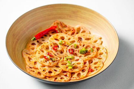 Маринованный лотос в малайзийском стиле