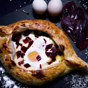 Աջարական խաչապուրի բաստուրմայով