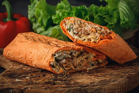 Классическая шаурма в сырном лаваше